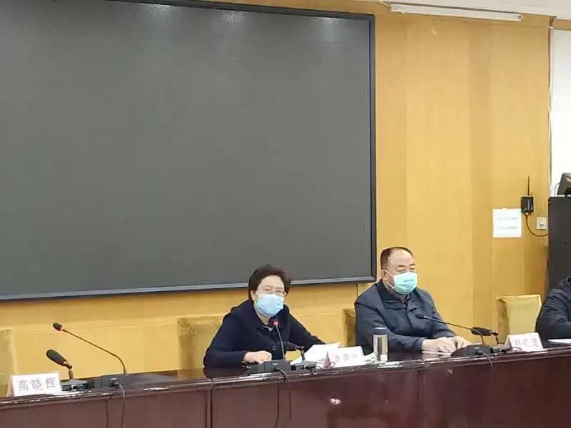Kaiyun官方网-区长袁丽华强调，要努力夺取疫情防控和经济社会发展“双胜利”(图2)