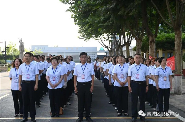 PG电子平台|藁城区职教中心举行2020年秋季开学第一次升旗仪式(图1)