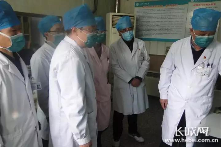 马国伟夜间会诊.彭永宾供图