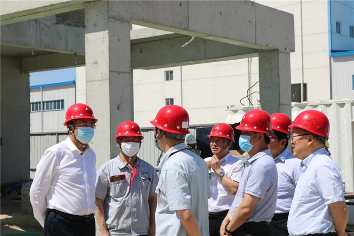 5月26日,区委书记张聚华到包联企业石药集团中诺药业新药原料制剂生产