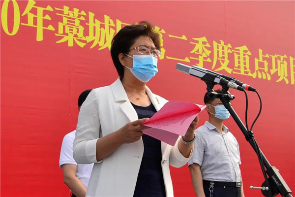 区委副书记,区长袁丽华